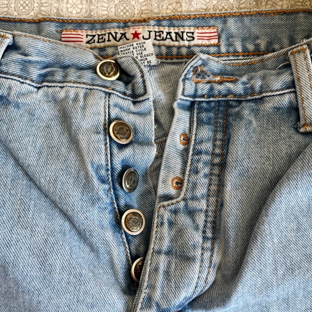 Zena Jeans‎ Women's Size 13 Light Wash Denim Shorts Button Fly Rose Embroidered